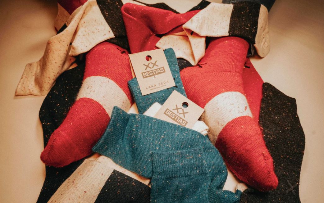 Esenciales: Calcetines Selknam de lana seda - BESTIAS