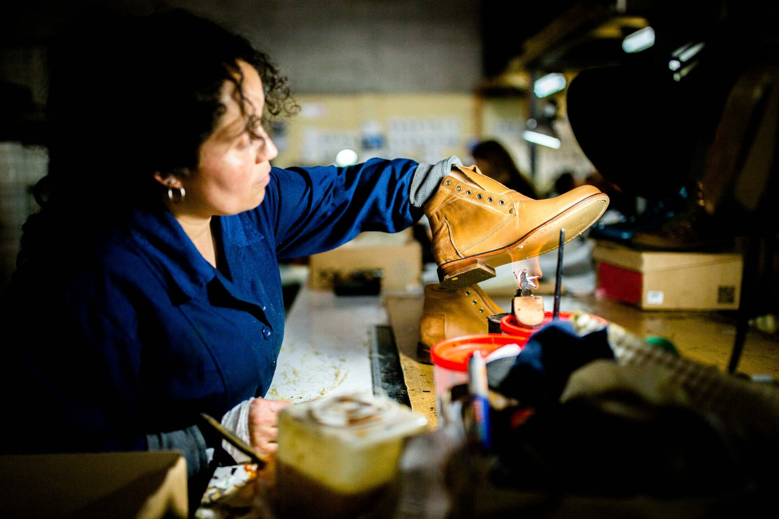 Oficios & Procesos: Zapatos hechos a mano, la importancia de los materiales - BESTIAS