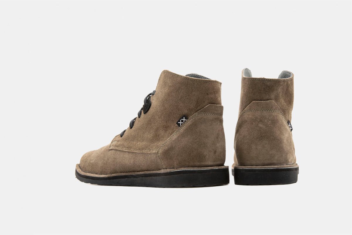 Shoes - Botín Hombre - Pudú Hi - Suede Plutón - BESTIAS