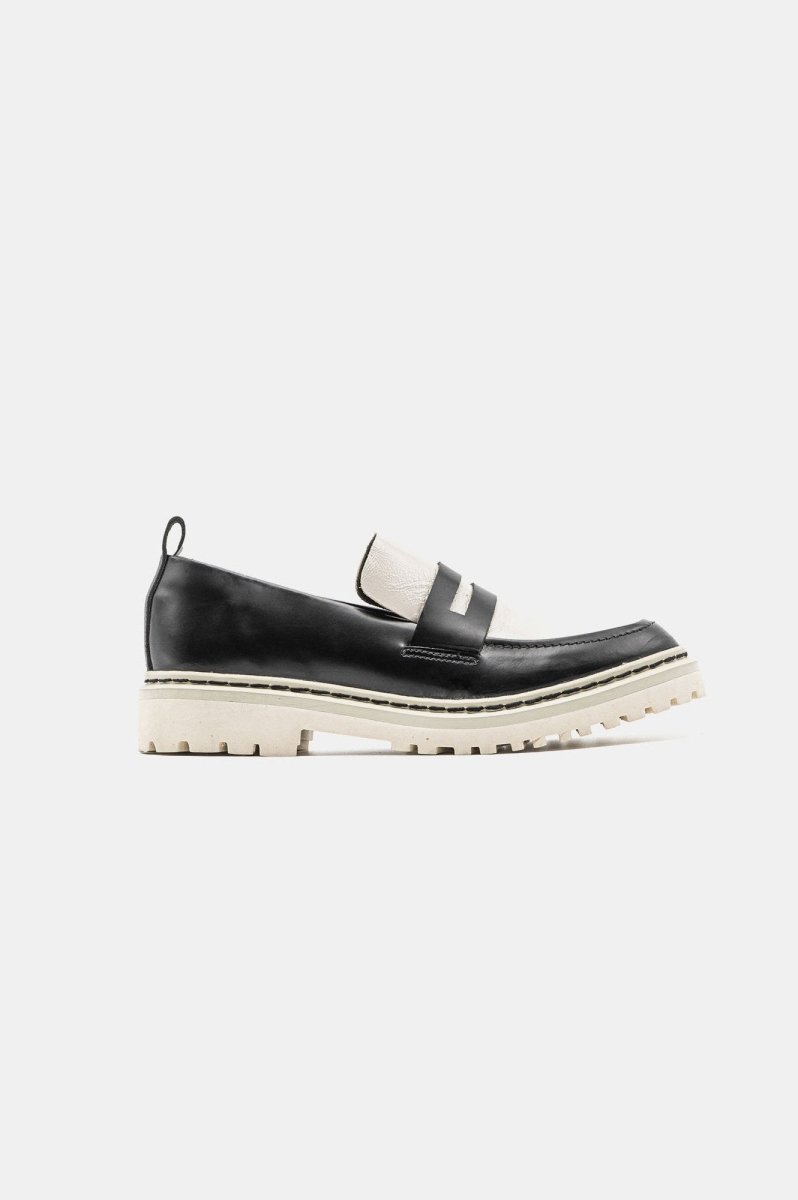 Shoes - Mocasín Mujer - Moca White/Black - BESTIAS