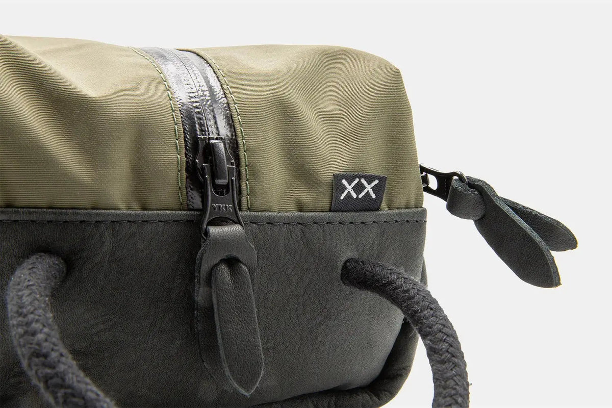 Bolsos, billeteras y estuches - Neceser - Grifo Oliva - BESTIAS